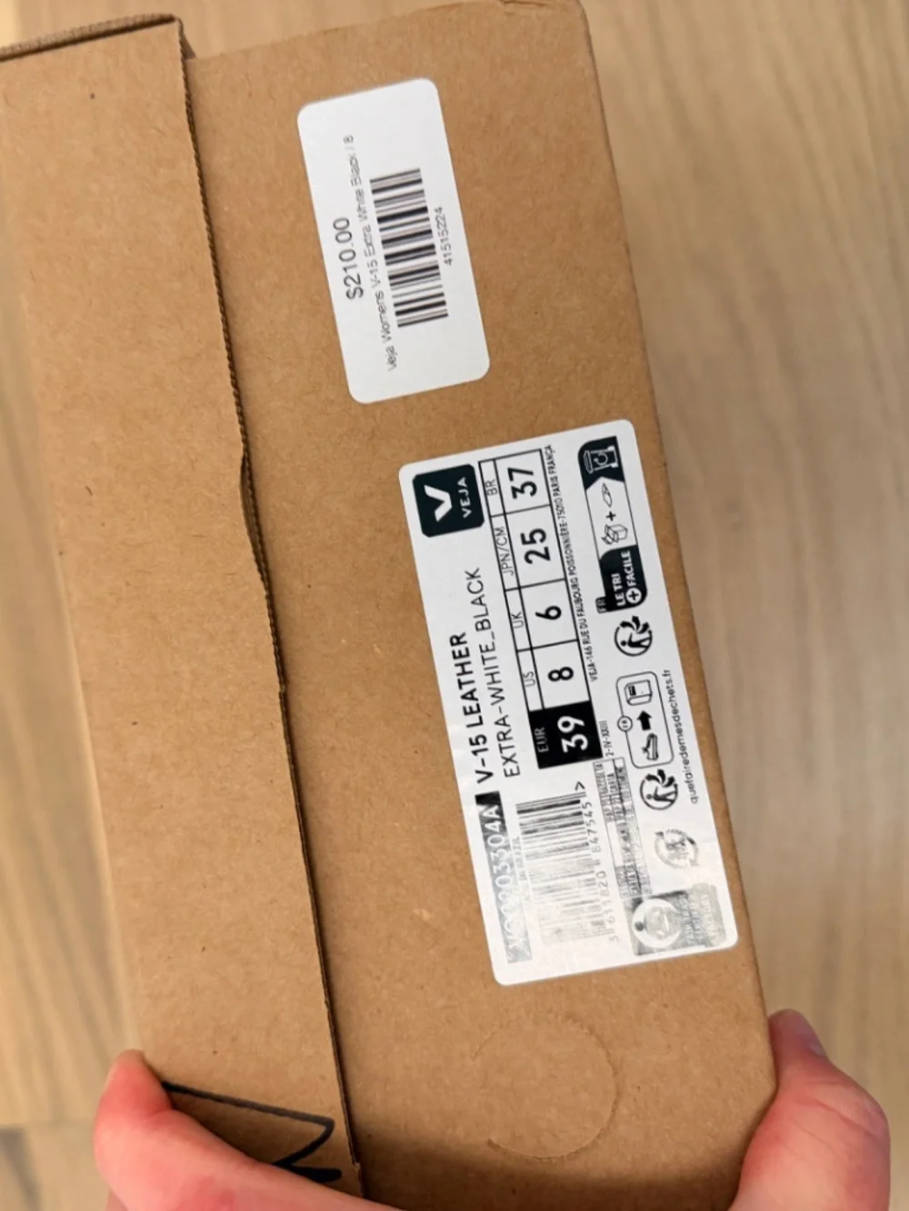 Veja V-15 Sneakers - Picture 4 of 4